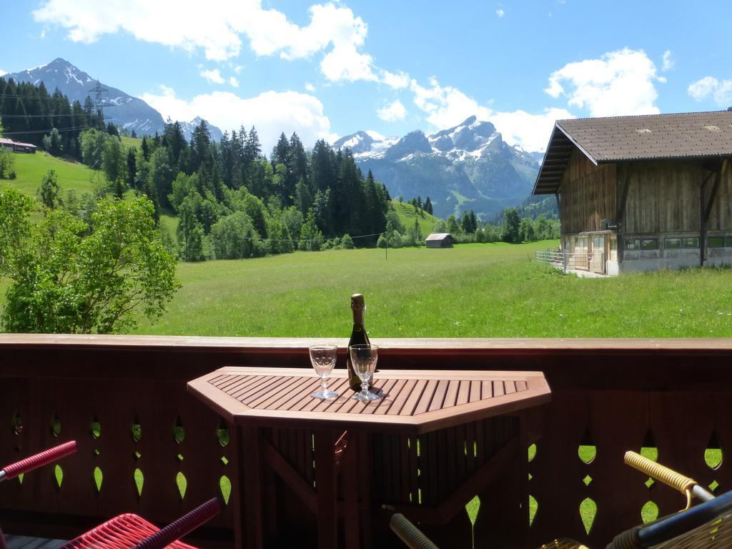 Casa Antica Appartement Gstaad Buitenkant foto